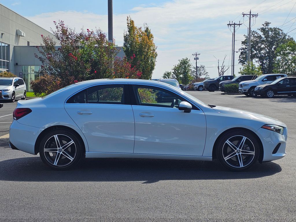 2020 Mercedes Benz A 220 photo 2