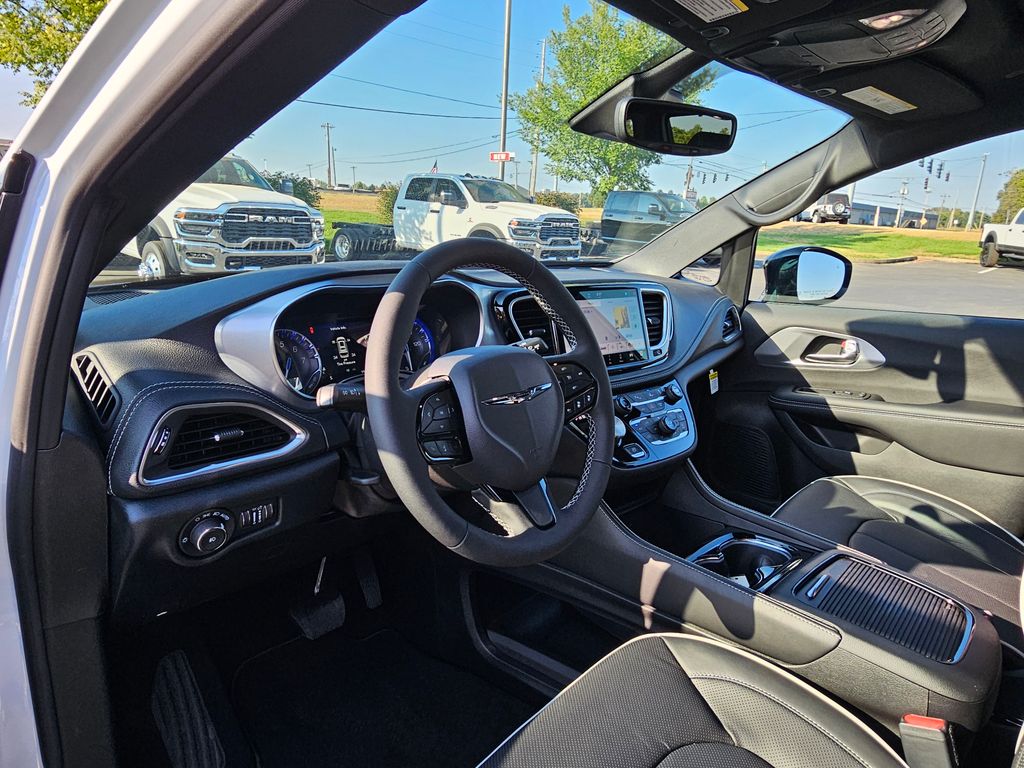 2026 Chrysler Pacifica Limited - Photo 10
