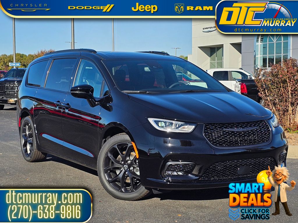 2026 Chrysler Pacifica Limited's photo