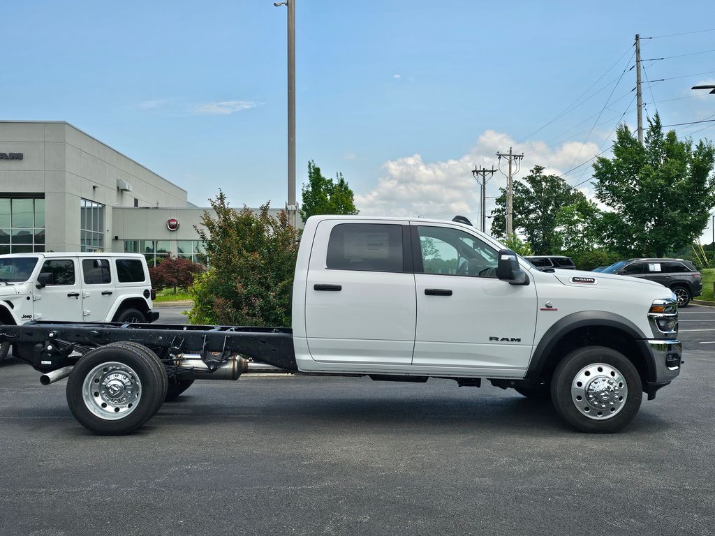 2025 Ram 5500 photo 4