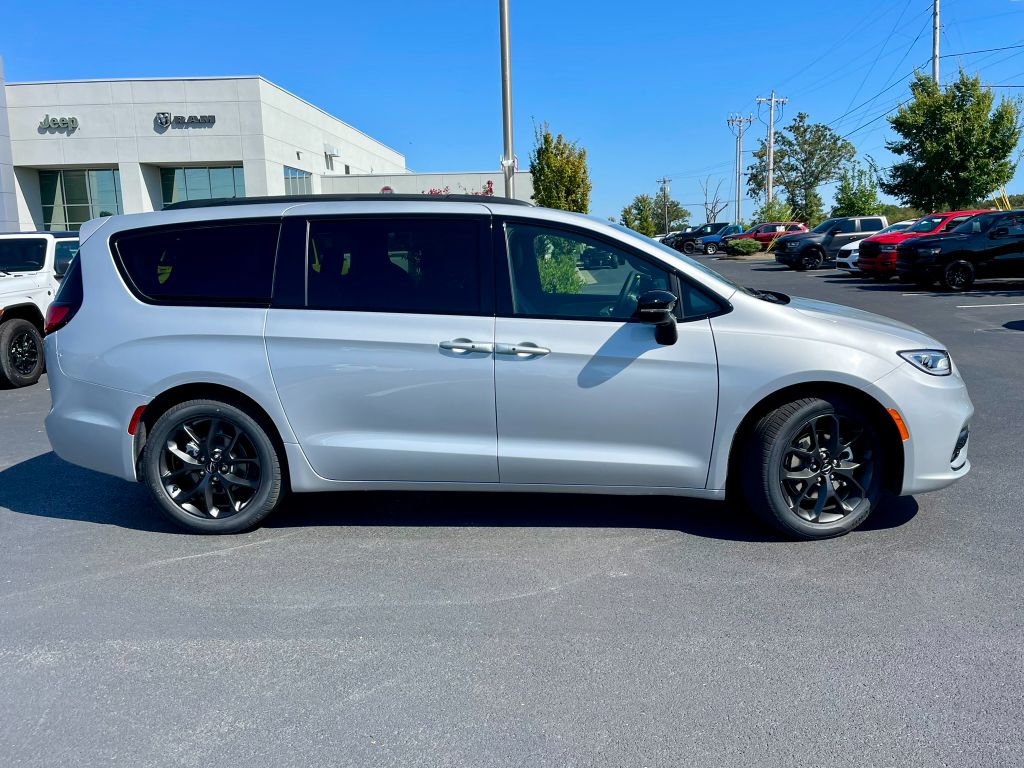 Used 2023 Chrysler Pacifica Limited with VIN 2C4RC1GG7PR628452 for sale in Murray, KY