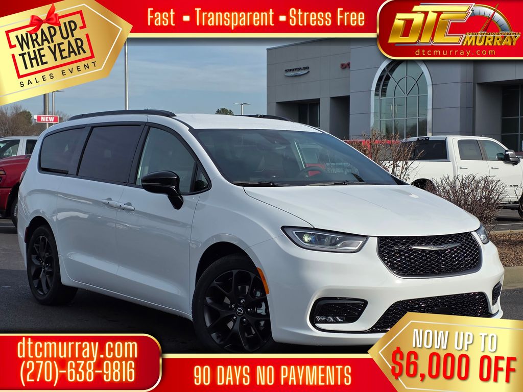 2026 Chrysler Pacifica Select's photo