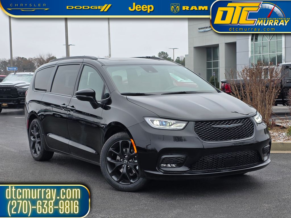 2026 Chrysler Pacifica Limited's photo