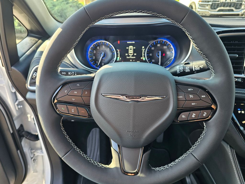 2026 Chrysler Pacifica Limited - Photo 15