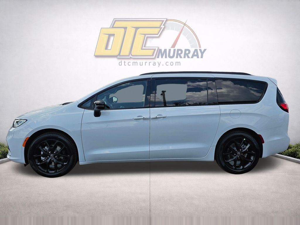 2026 Chrysler Pacifica Limited - Photo 8
