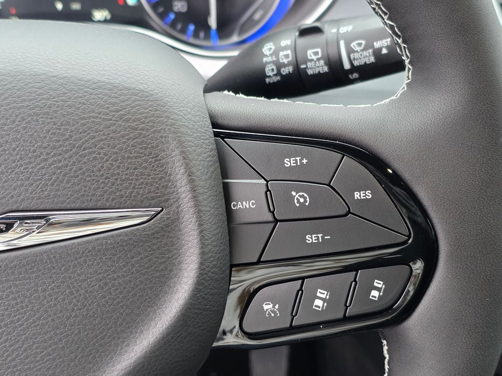 2026 Chrysler Pacifica Limited - Photo 17