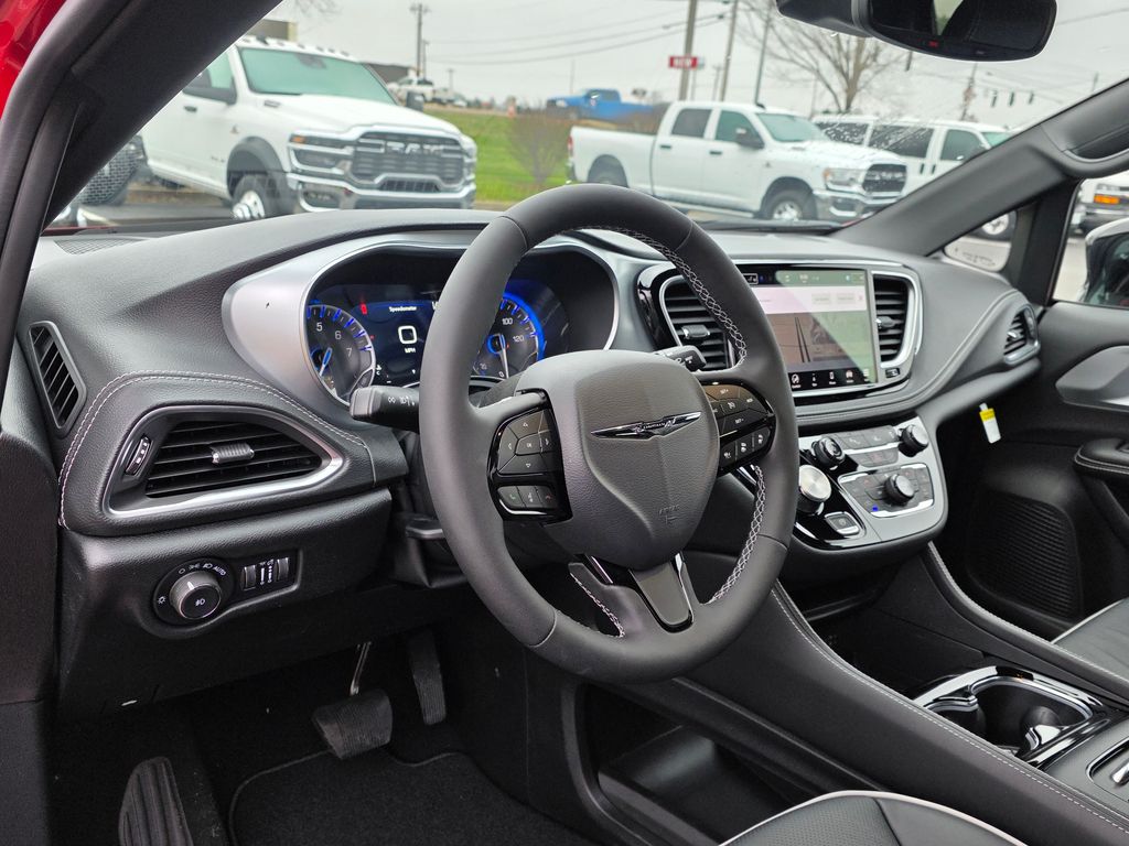 2026 Chrysler Pacifica Limited - Photo 10