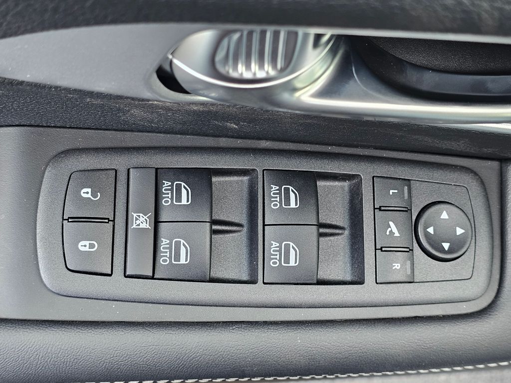 2026 Chrysler Pacifica Limited - Photo 12