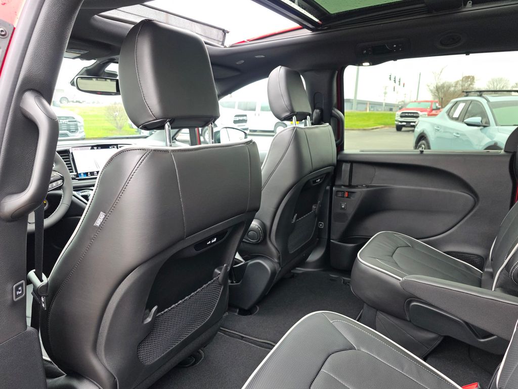 2026 Chrysler Pacifica Limited - Photo 30