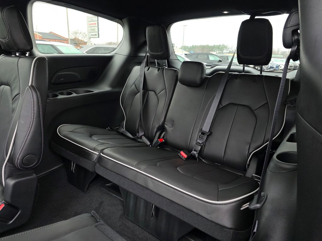 2026 Chrysler Pacifica Limited - Photo 31
