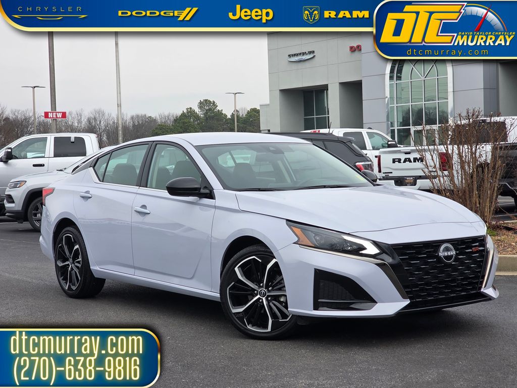 2024 Nissan Altima SR's photo