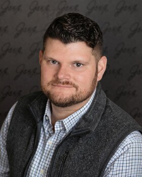 Staff member Paul Corder from ID_59baa2255398
