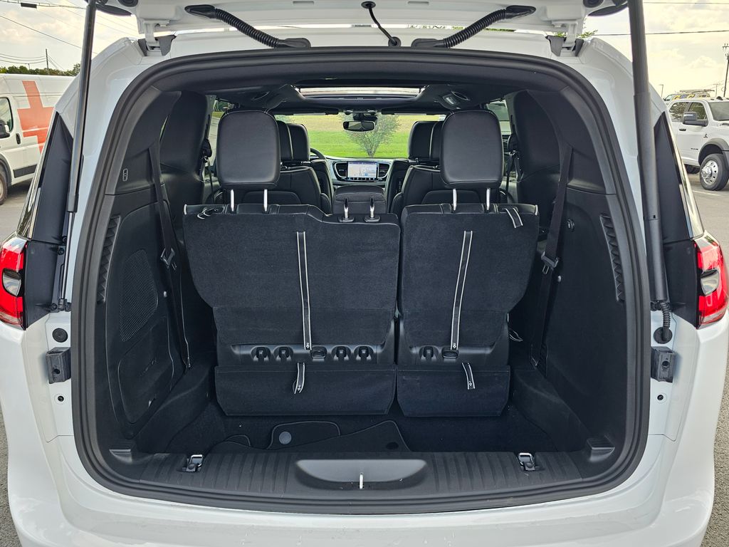 2026 Chrysler Pacifica Limited - Photo 31