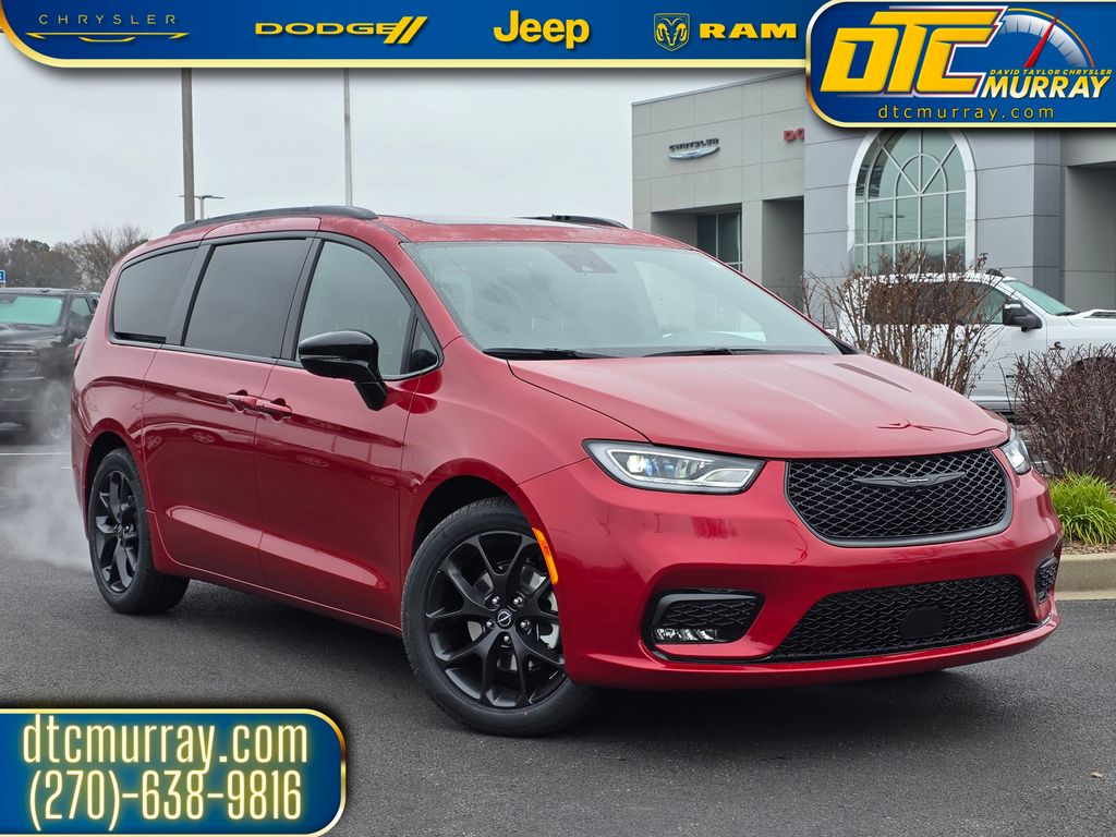 2026 Chrysler Pacifica Limited's photo