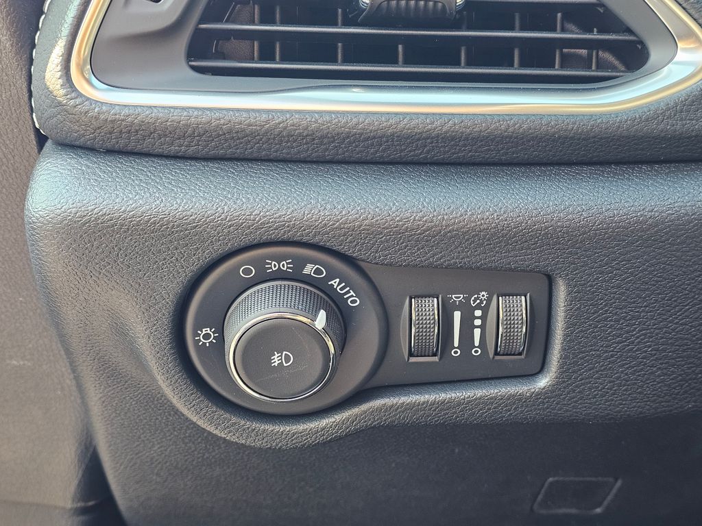 2026 Chrysler Pacifica Limited - Photo 13