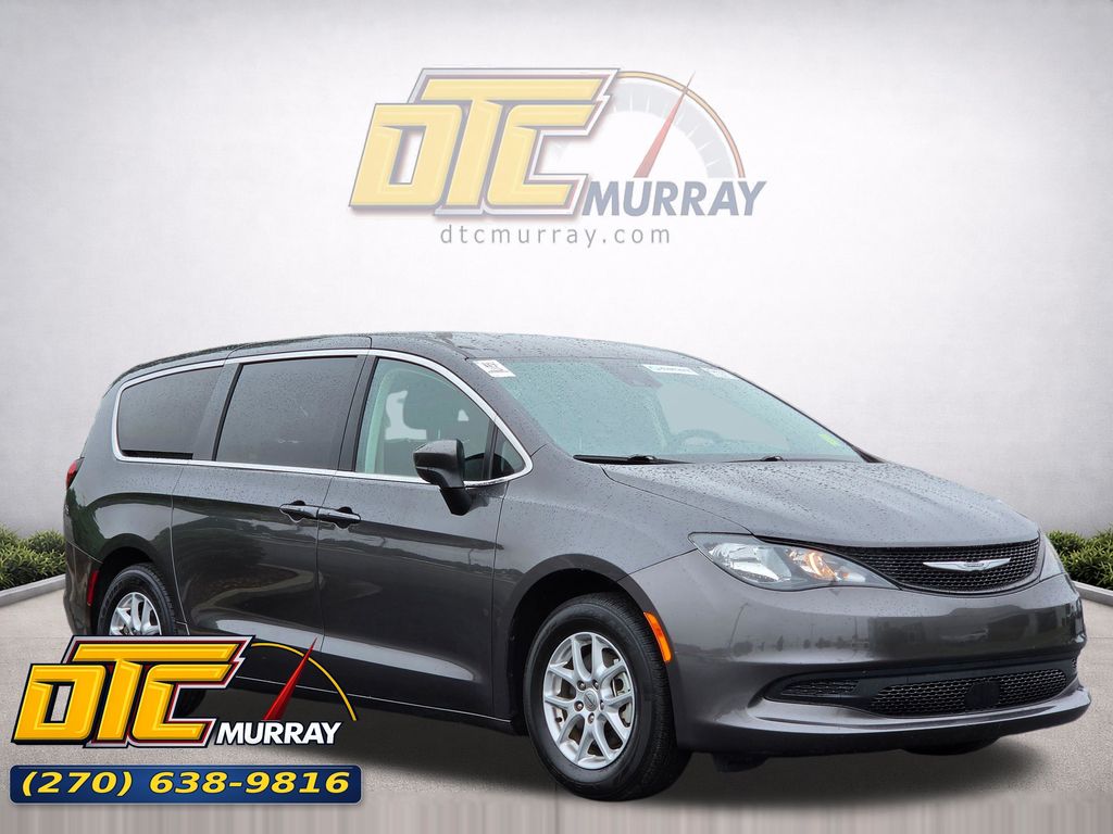 2023 Chrysler Voyager LX's photo