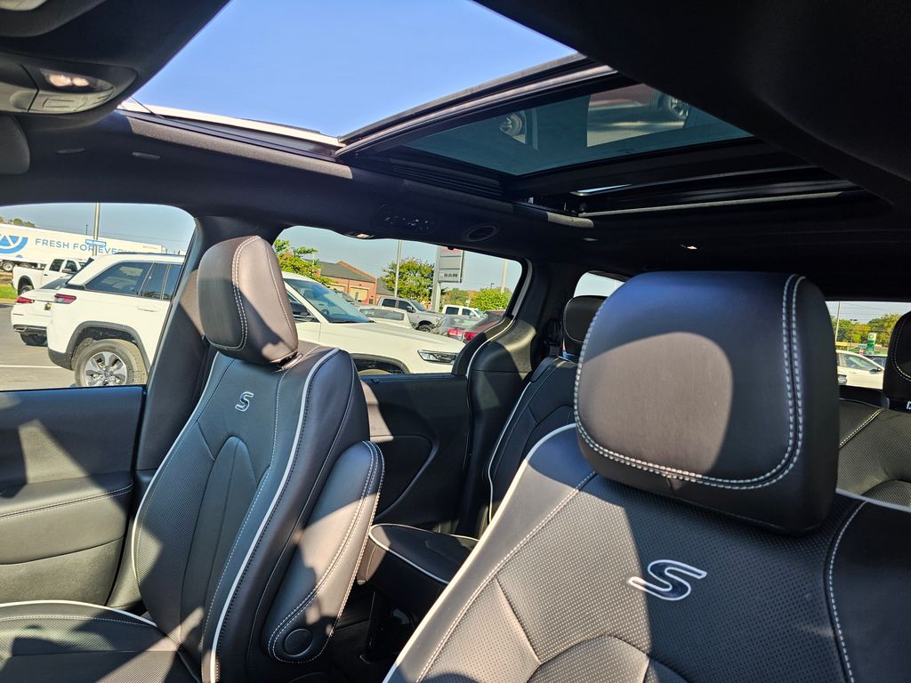 2026 Chrysler Pacifica Limited - Photo 26