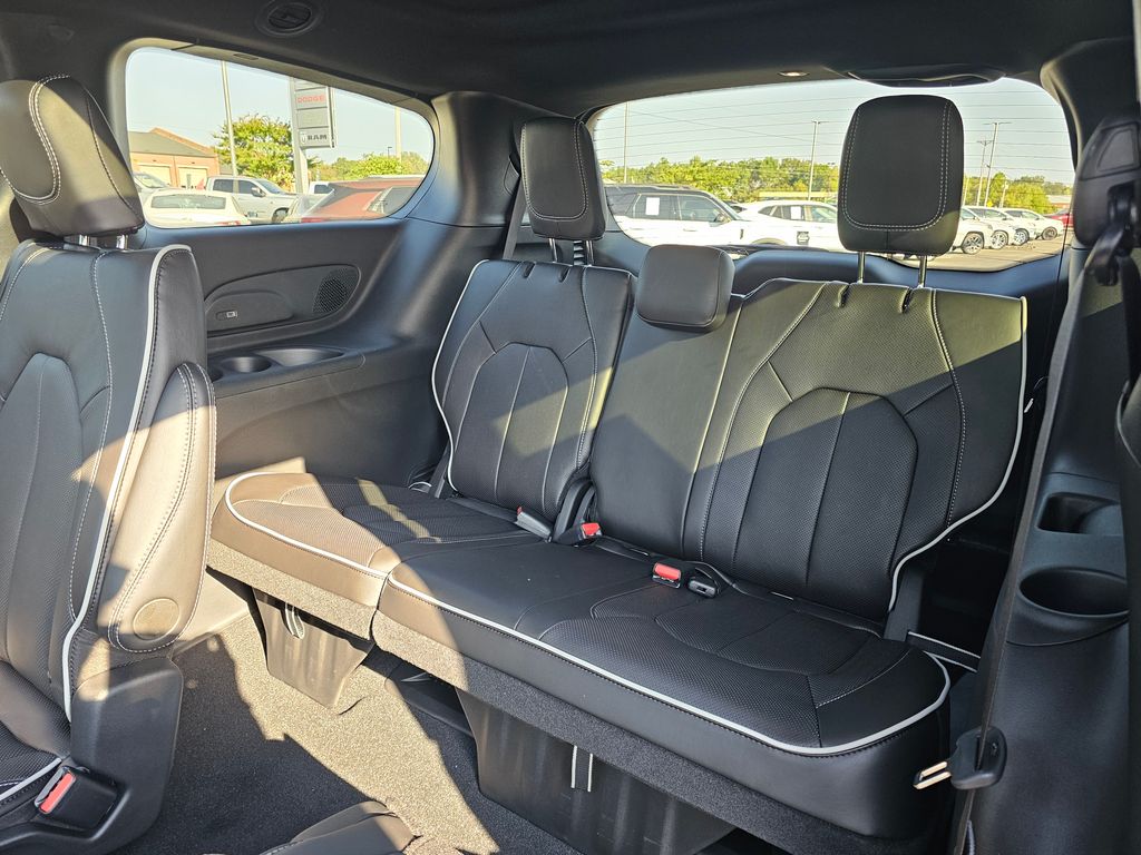 2026 Chrysler Pacifica Limited - Photo 30