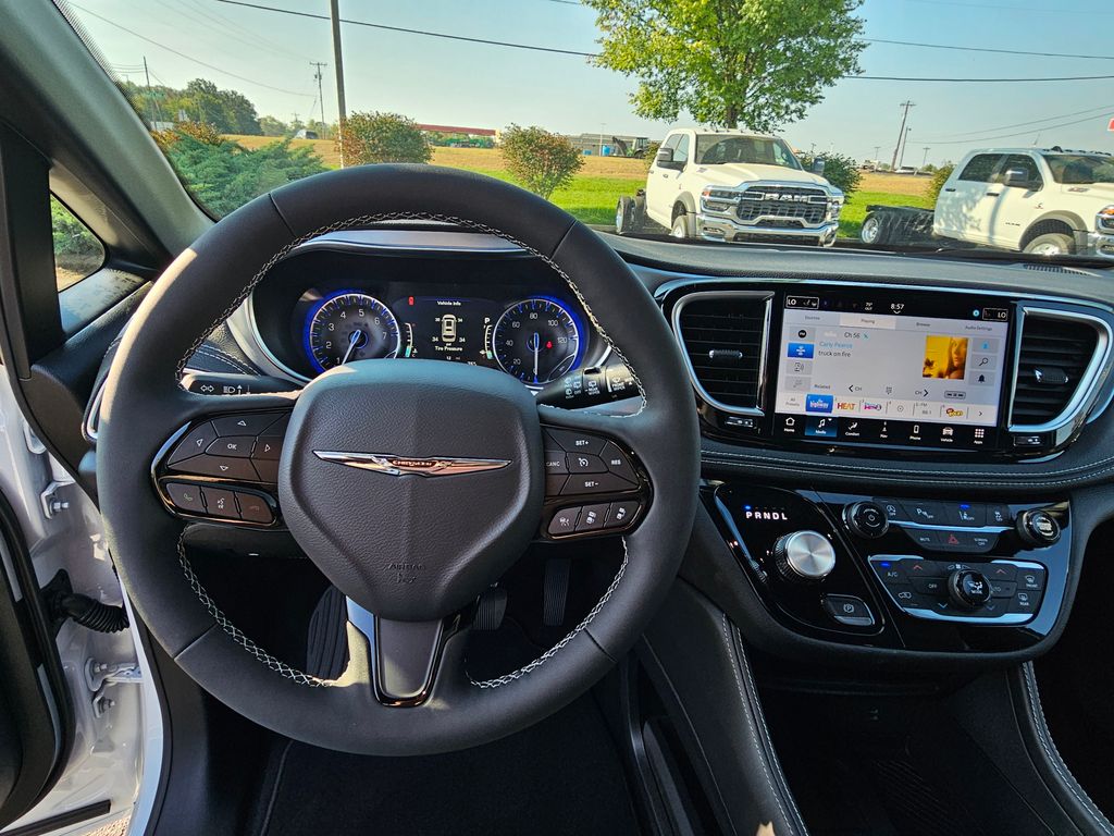 2026 Chrysler Pacifica Limited - Photo 14
