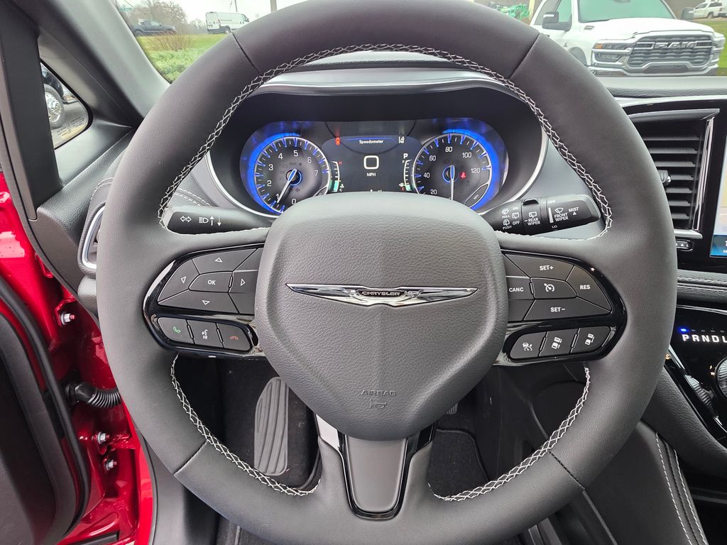 2026 Chrysler Pacifica Limited - Photo 15