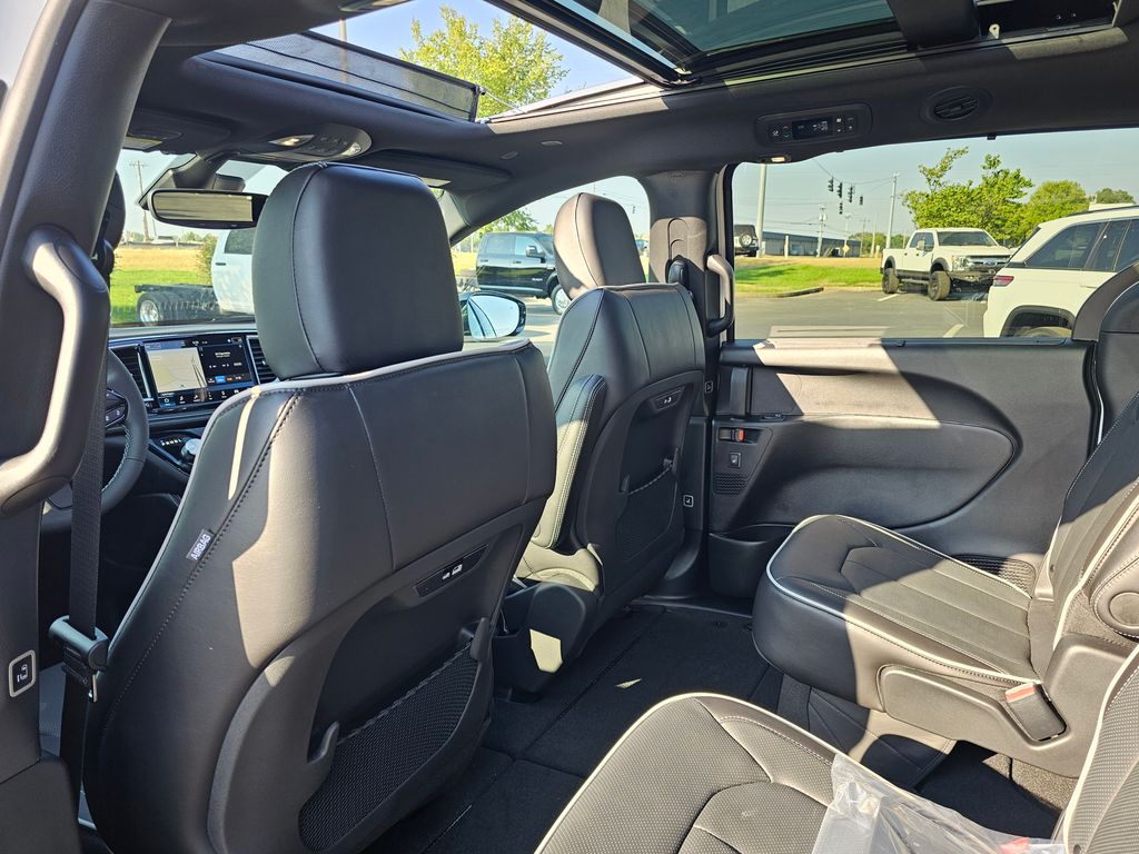 2026 Chrysler Pacifica Limited - Photo 29