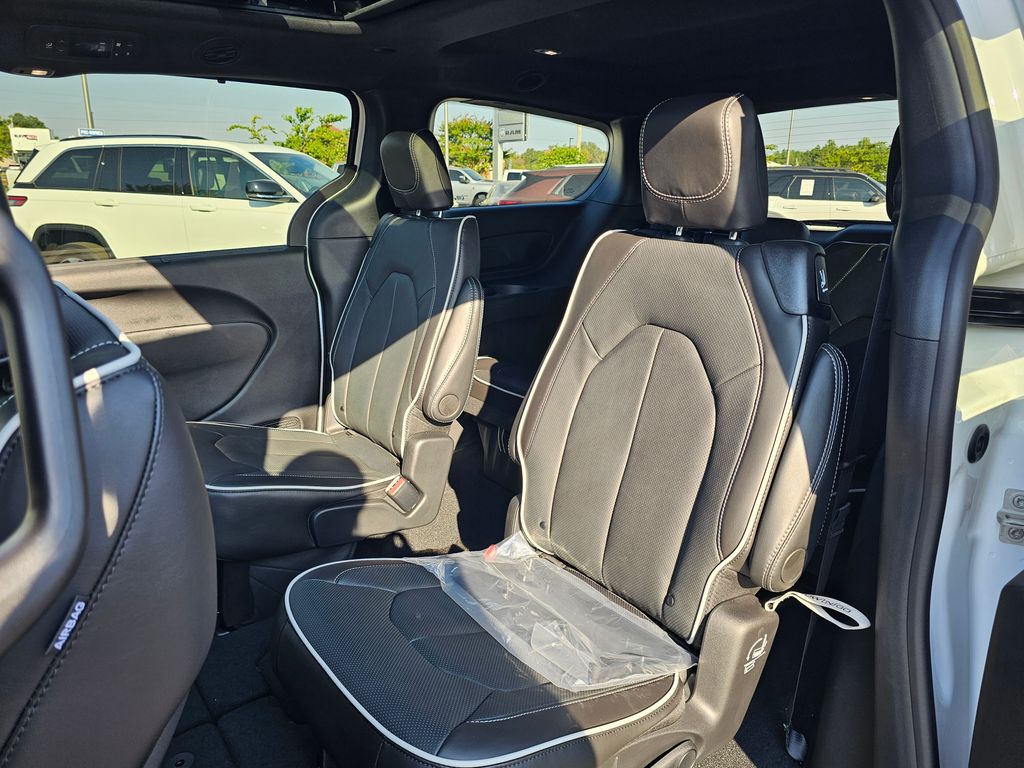 2026 Chrysler Pacifica Limited - Photo 28