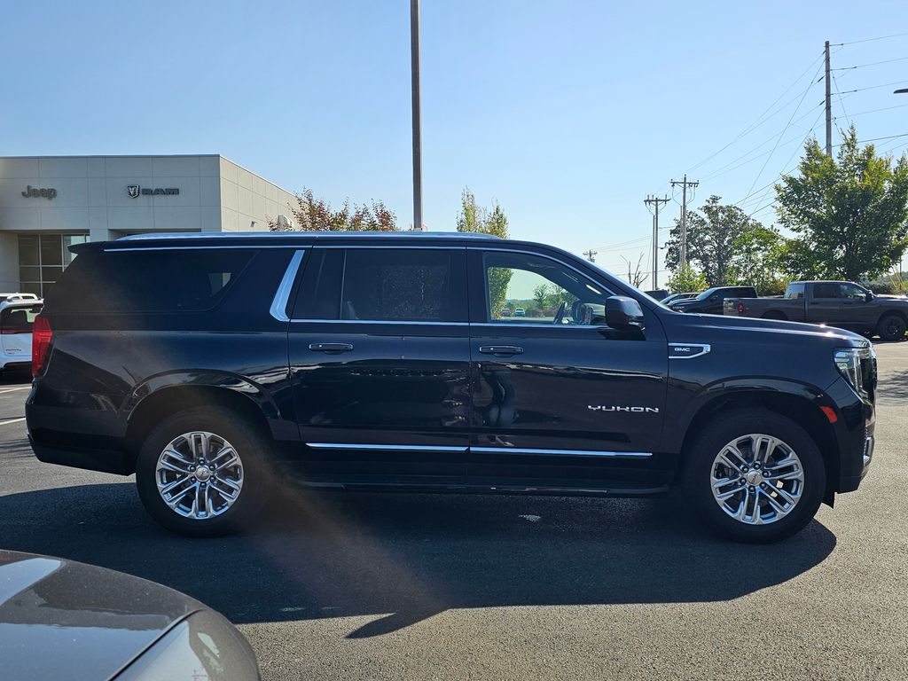 2023 Gmc Yukon XL SLT photo 2
