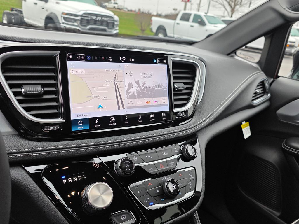 2026 Chrysler Pacifica Limited - Photo 24