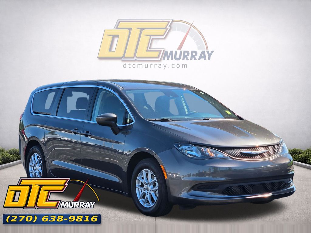 2023 Chrysler Voyager LX's photo