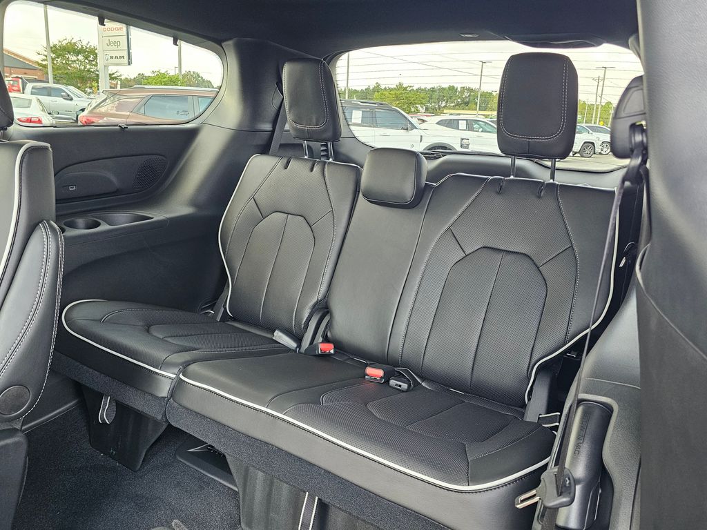 2026 Chrysler Pacifica Limited - Photo 28