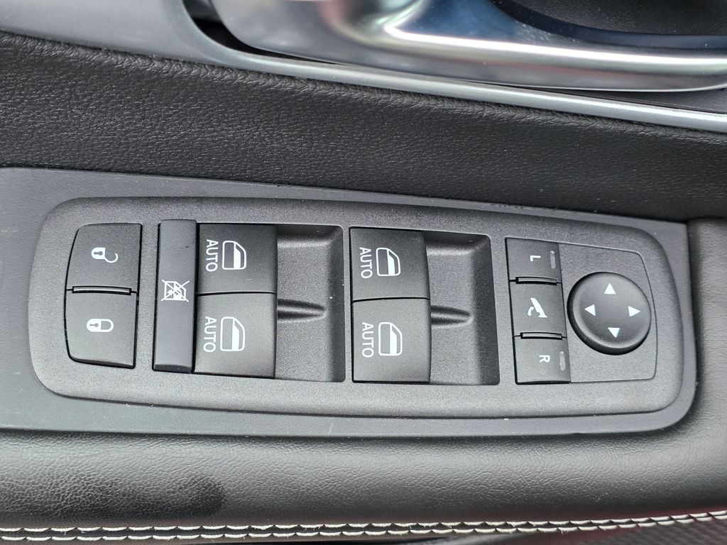 2026 Chrysler Pacifica Limited - Photo 12