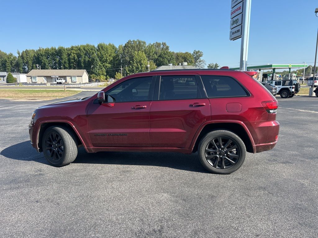 2021 Jeep Grand Cherokee Laredo X photo 3
