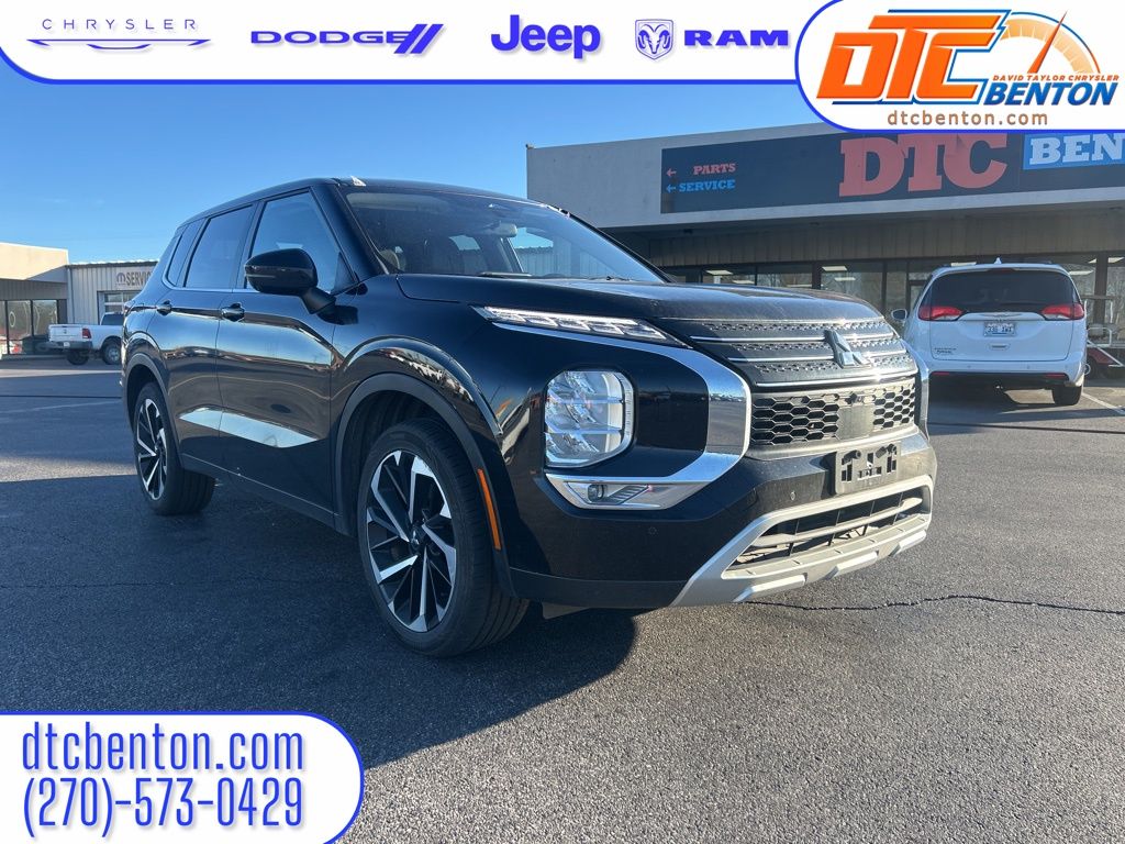 2024 Mitsubishi Outlander SE's photo