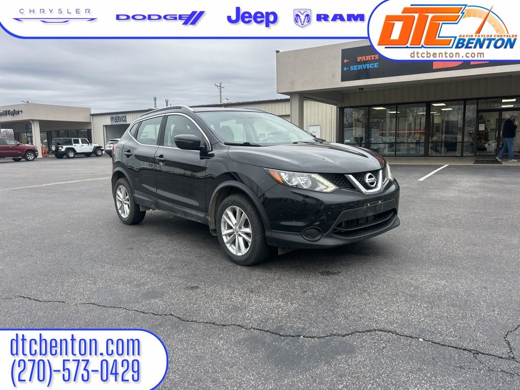 2018 Nissan Rogue Sport SV's photo