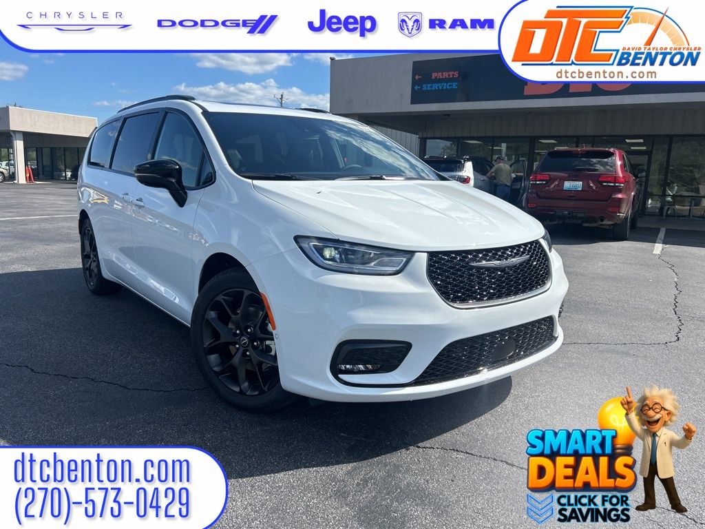 2026 Chrysler Pacifica Passenger Van 