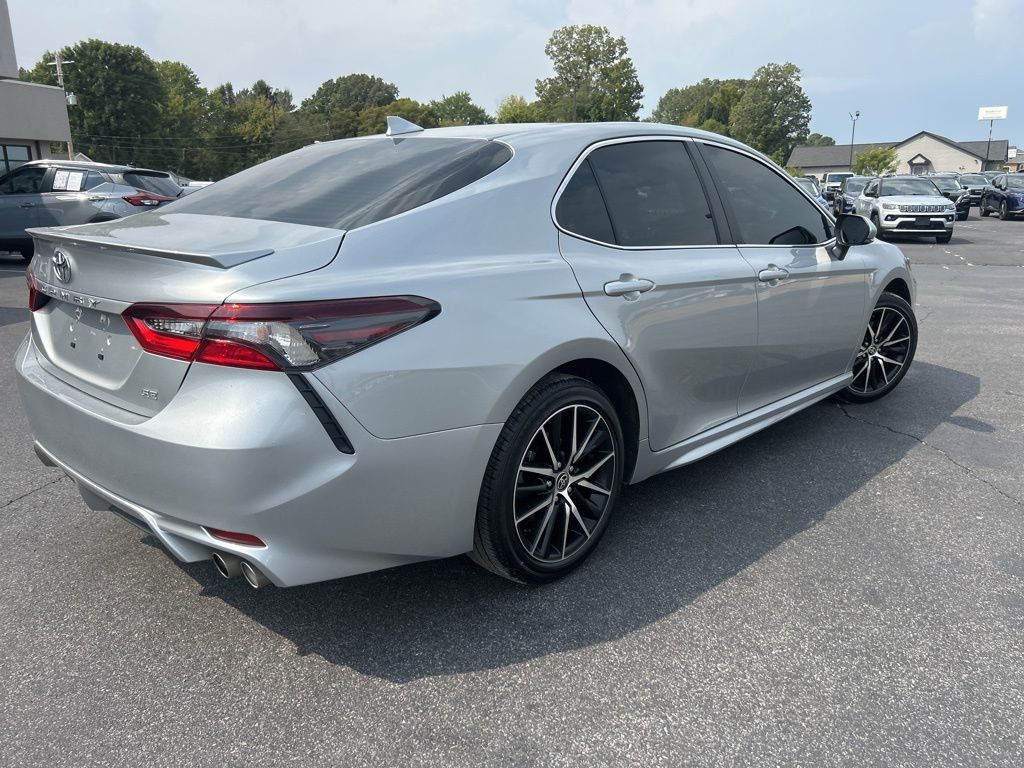 2024 Toyota Camry SE photo 4