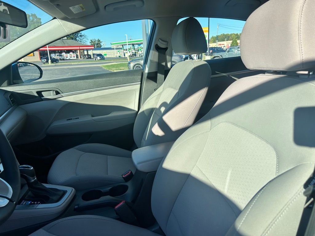 2019 Hyundai Elantra SE photo 4