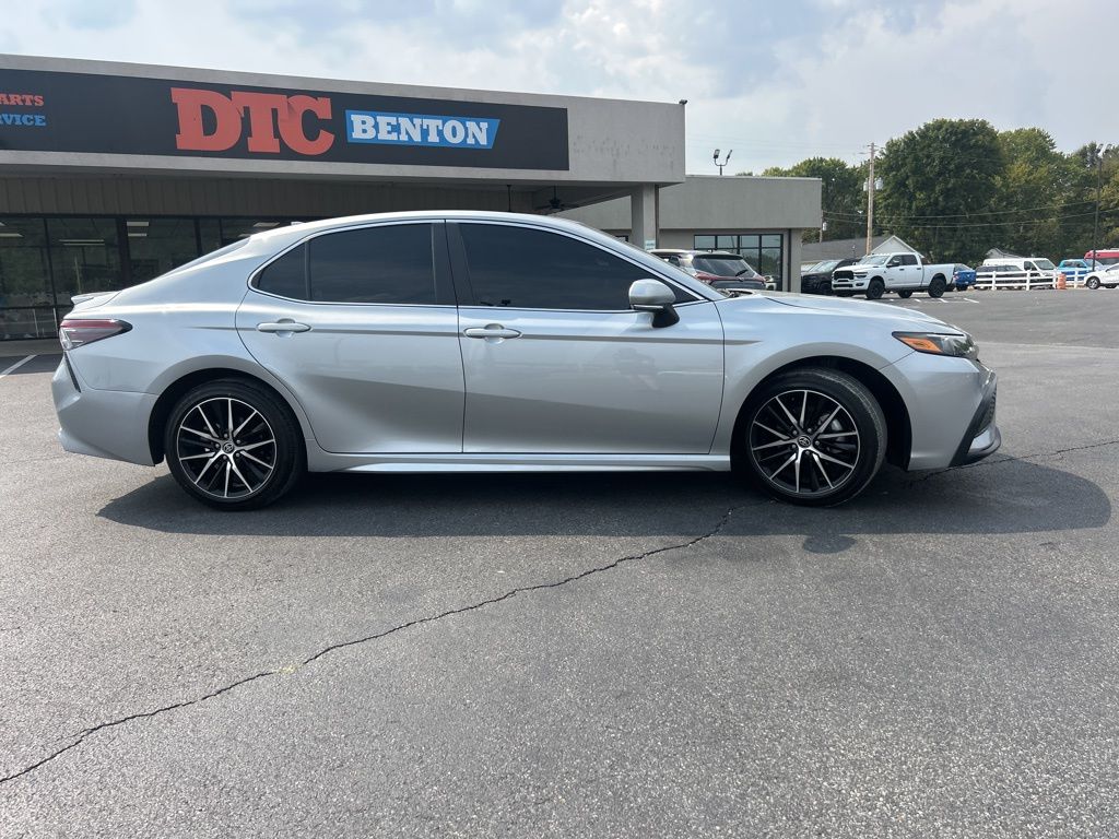 2024 Toyota Camry SE photo 2