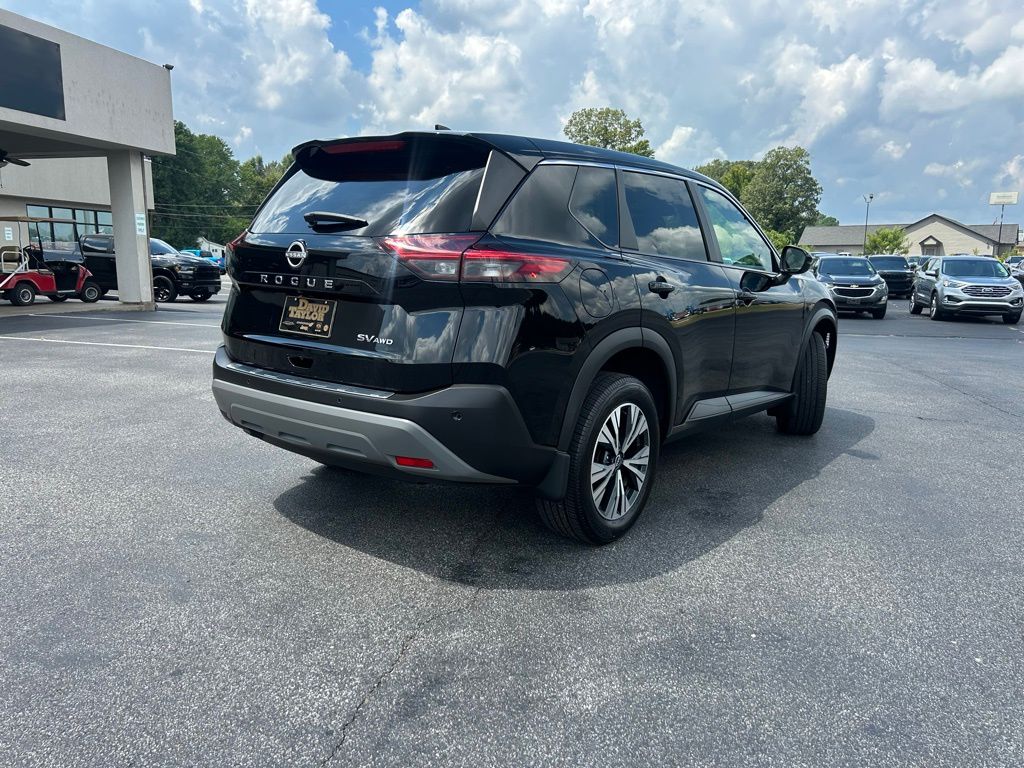 2022 Nissan Rogue SV photo 2