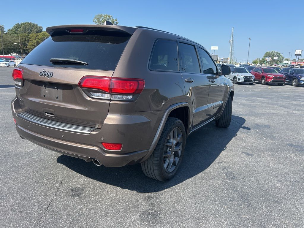 2021 Jeep Grand Cherokee Anniversary Edition photo 3