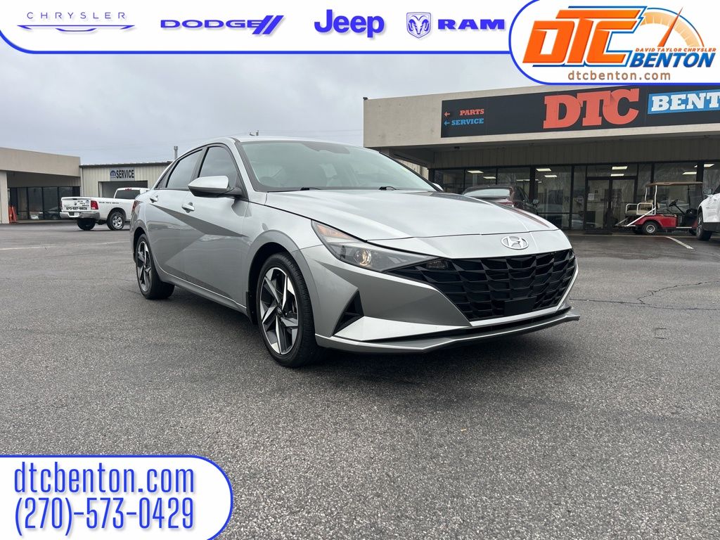 2023 Hyundai Elantra SEL's photo