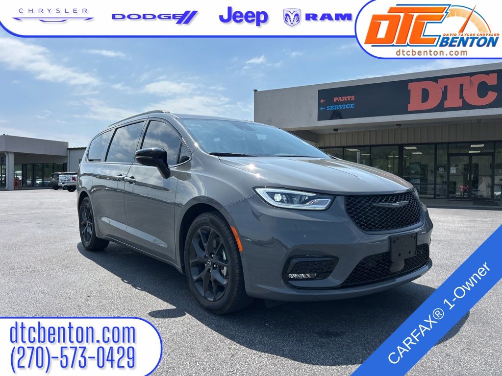 2025 Chrysler Pacifica Limited's photo