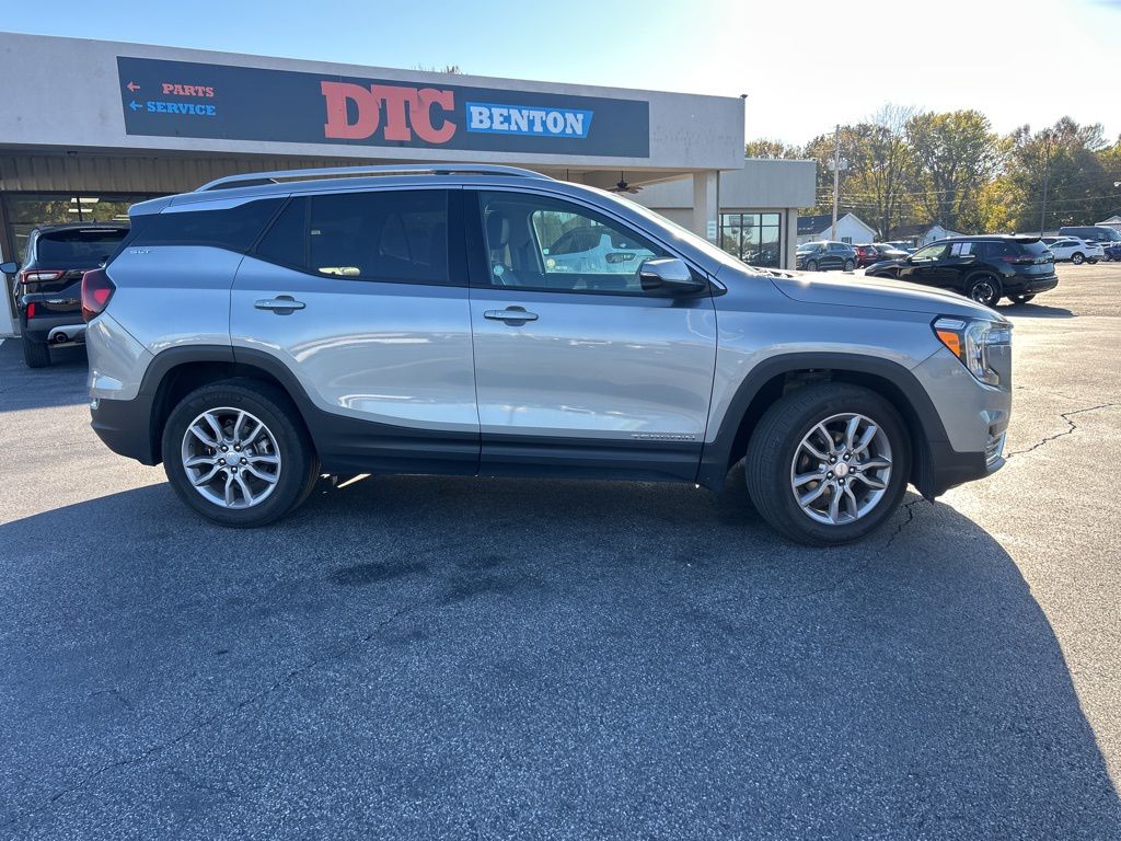 2024 Gmc Terrain SLT photo 2
