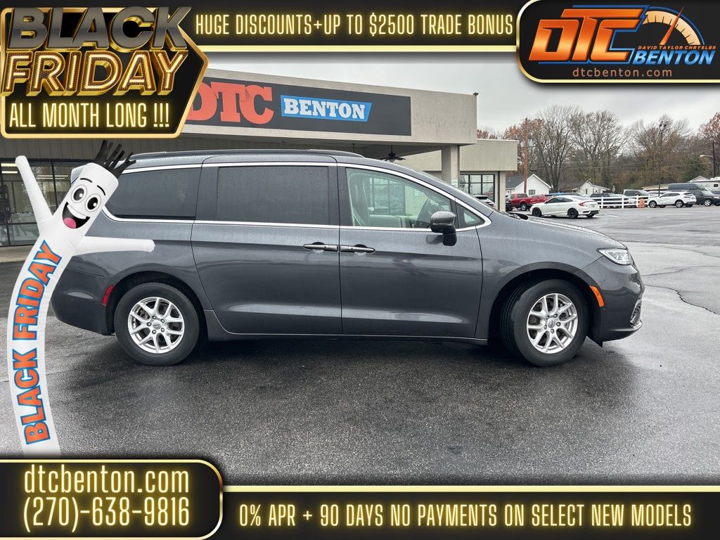 2022 Chrysler Pacifica Touring L photo 2