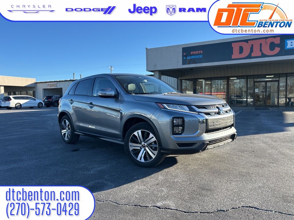 2025 Mitsubishi Outlander Sport SE's photo