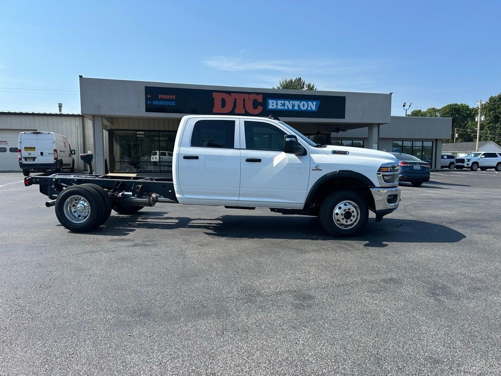 New 2025 Ram 3500 Chassis Cab 3500 TRADESMAN CREW CAB CHASSIS 4X4 60' CA Pickup