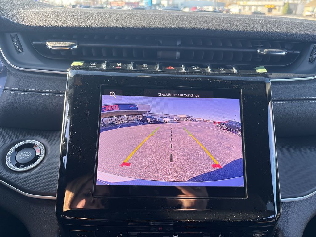 2025 Jeep Grand Cherokee Altitude photo 3
