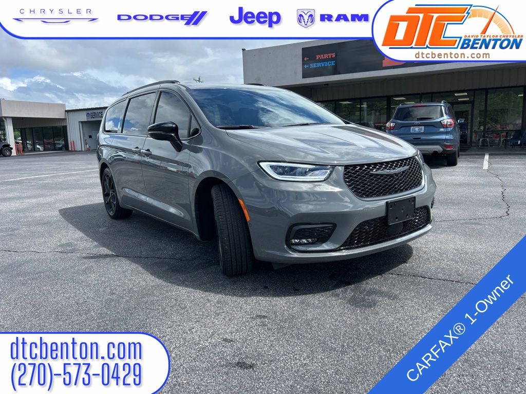 2025 Chrysler Pacifica Limited's photo