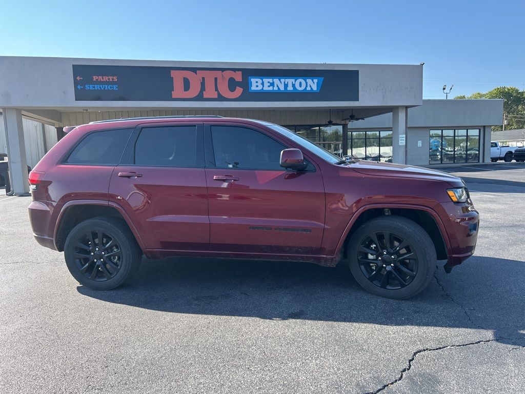 2021 Jeep Grand Cherokee Laredo X photo 2