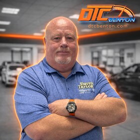 Staff member TIM POE from ID_974de41311e3
